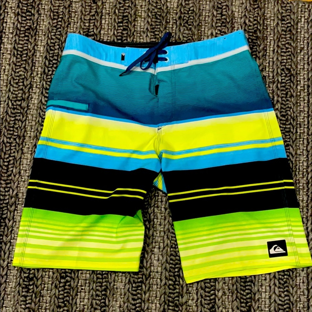 Men’s Quicksilver board shorts size 32